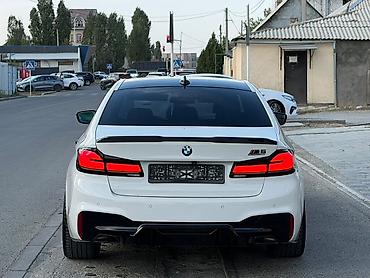 Обвес: BMW 5 Series (G30) в обвесе M Performance - Кузов: седан, белый цвет — 4