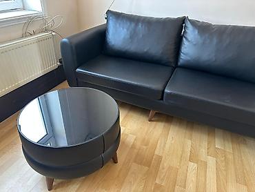 Ofis dəst mebeli: Ofis mebel dəsti Tərkibi: - Direktor masası: geniş iş səthi, kabel — 10