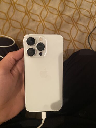 Apple iPhone: IPhone 13 Pro, Б/у, 256 ГБ, White Titanium, Защитное стекло, 80 %