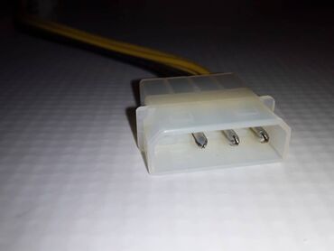 Digər ehtiyat hissələri: Masaüstü kompüter üçün "Sata" kabelləri satılır. Biri 5 manat — 6