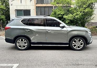 Внедорожник класса SUV, 7‑местный, серый металлик at lalafo.kg Внедорожник класса SUV, 7‑местный, серый металлик