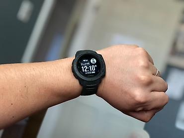 google fold: Спортивные часы Garmin Instinct (чёрные) - Прочный корпус с — 1
