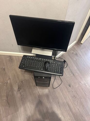 старый монитор: Комплект: Монитор, компьютер, мышка, клавиатура