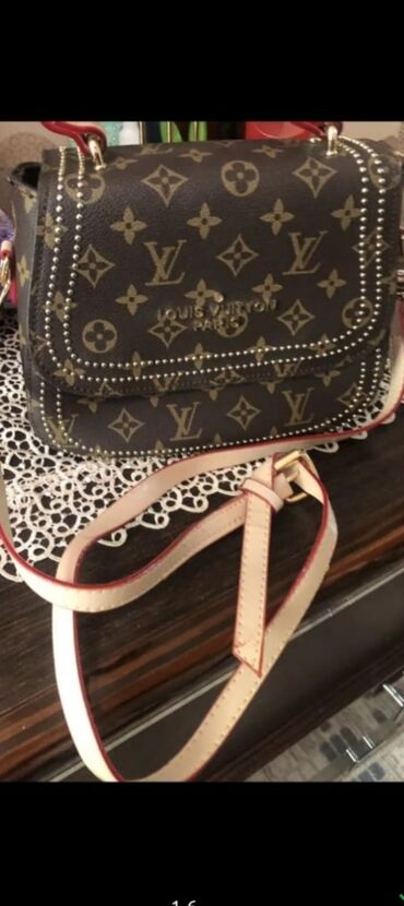 Eynəklər: Əl çantası, Armani Exchange, Yeni