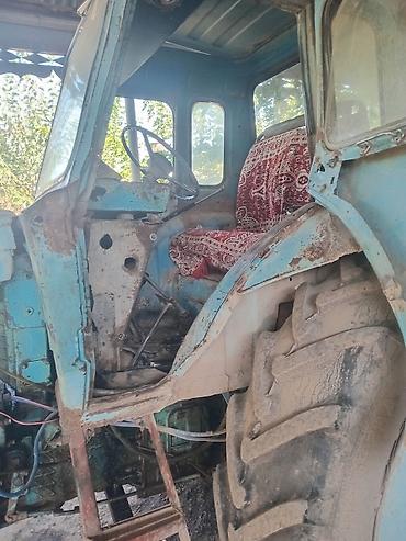 traktor 82: Kənd təsərrüfatı işləri üçün traktor. Şəkillərdə kabinalı, iri arxa — 2