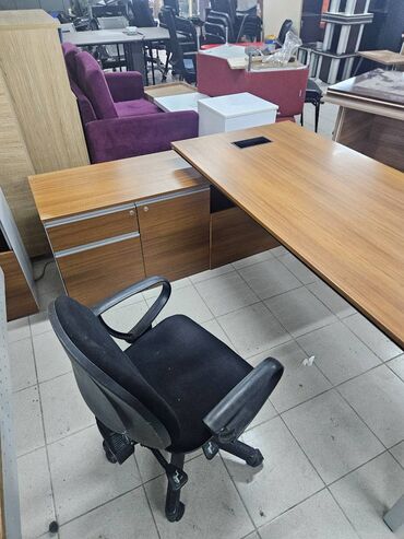 Ofis masaları: İşlənmiş, Müdir üçün, Künc masa -da lalafo.az — 6 Ofis masaları: İşlənmiş, Müdir üçün, Künc masa — 6