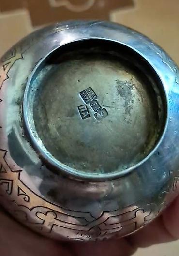 qarmon qabı: Qədim gümüş qab, 84-əyar.
qrami 7-manatdan. 76-qram — 5