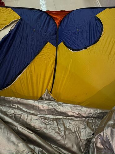 Çadırlar: Pop-up düşərgə çadırı - Ölçü: təxminən 2 nəfərlik genişlik (daxili — 5