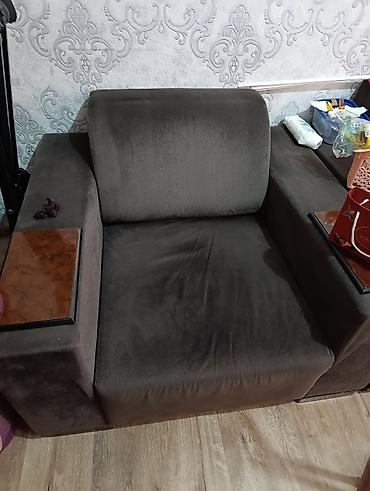 divan krislo: Mebel: Yumşaq kreslo Təsvir: - Rəng: tünd qəhvəyi - Material: yumşaq — 1