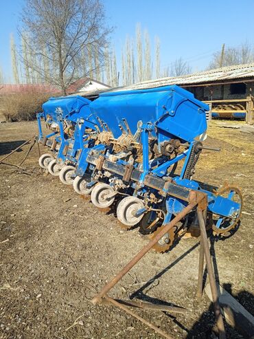 Другие культиваторы: Продаю культиваторы в полном комплекте синий 350.000сом красный — 4