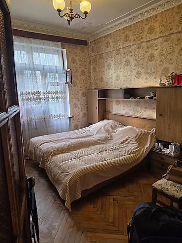 xacmaz ev satilir: Qorodok naprotiv Evropa otel 
5/3 stalinka 
2 komanti 
sredniy remont — 9