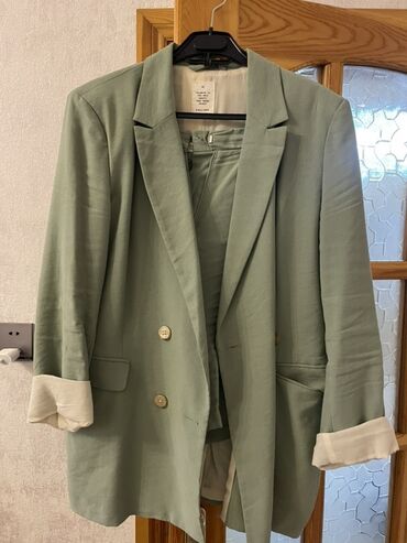 Dəstlər, kostyumlar: Qadin kostyum dəsti . Calliope brendi - Ölçü: XL (etiketdə göstərilib) — 2