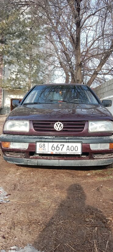 Volkswagen: Volkswagen Vento: 1992 г., 1.8 л, Механика, Бензин, Седан