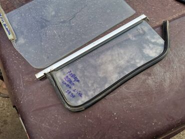 Auto delovi: Staklo desnih zadnjih vrata Lada 2131 Niva produzena. Skinuto sa — 10