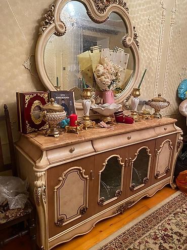guzgu şamdan: Klassik üslubda qonaq otağı mebel dəsti - Vitrin-bufet: Şüşəli ikiqat — 2