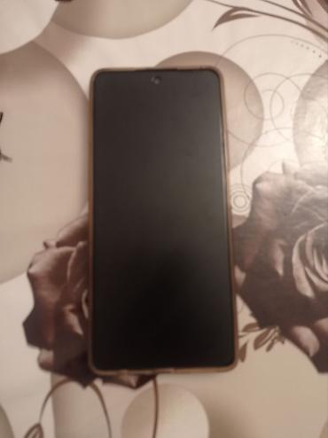 google pixel 10 pro xl: Məhsul: Smartfon (ön hissədə “dinamik ada” tipli ön kamera sahəsi — 2