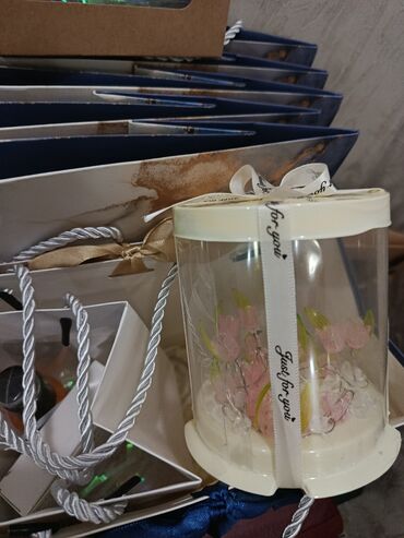 Подарочные упаковки: Подарочные упаковки - Бумажный пакет с ручками: плотный картон at lalafo.kg — 5 Подарочные упаковки: Подарочные упаковки - Бумажный пакет с ручками: плотный картон — 5