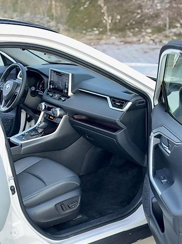 Toyota: Toyota RAV4: 2022 г., 2.5 л, Автомат, Гибрид, Кроссовер — 13