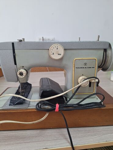 новый швейный машинка: Тигүүчү машина Chayka, Жарым автоматтык