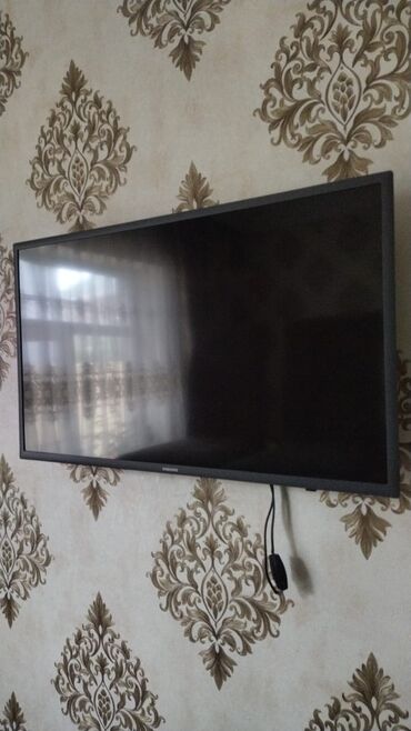 samsung 82 ekran tv: Sumqayıtda yerləşir yutubla iwleyir full HD 82 ekran samsunq real