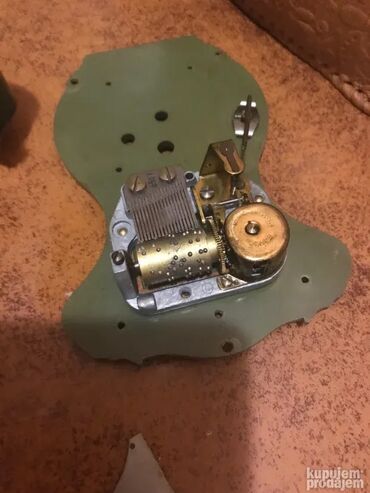 Ostali predmeti za umetnost i kolekcionarstvo: Original Swiza stoni sat Made in Swiss Navija se na 8 dana. 7 — 9