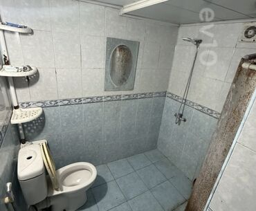 Uzunmüddətli kirayə mənzillər: Salam her bir şeraiti var evin heyet evidir istilik sistemi kombidir — 3