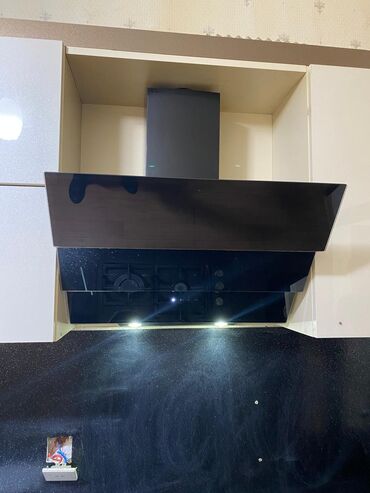 продаю старую мебель: - Şüşə ön panelli mətbəx aspiratoru, LED işıqlanma ilə - Dizayn: qara