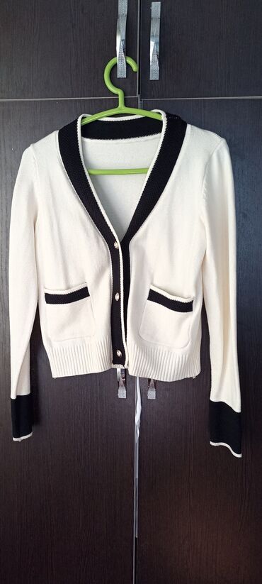 дубайские платья: Продается все эти женские одежды от 400сом до 800сом Белый кардиган с