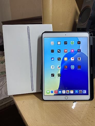 Планшеты: Планшет, Apple, память 64 ГБ, 10" - 11", Wi-Fi, Б/у, Детский цвет - Черный — 2
