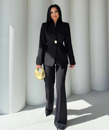 Kompleti: Komplet univerzalne velicine odgovara S M L XL Cena 4000 din — 9