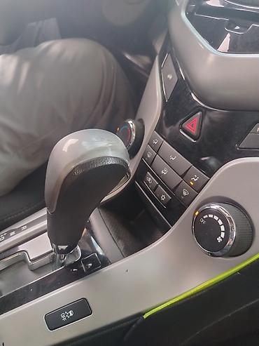 chevrolet volt salon: Avtomobil üçün avtomatik sürətlər qutusu selektoru və mərkəzi konsol — 3