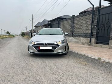 машина издейм: Продается серебристый седан Hyundai Elantra. Автомобиль хорошо