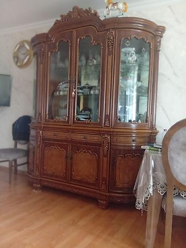 bufet biləcəri: Klassik üslublu vitrin-bufet - Material: Təbii ağac (zəngin qəhvəyi — 1