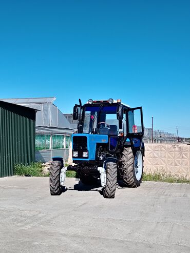 Traktorlar: MTZ Belarus tipli təkərli traktor (4x4) - Güclü dizel mühərrik və — 8