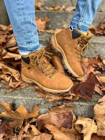 Čizme: Unisex kanađanke
36-41
2.800 — 8