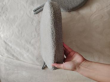 декор дерево: Cəmi 5 ədəd stul yastığı. 2 kvadrat formada, 3 u isə yumru. Qiymət — 2
