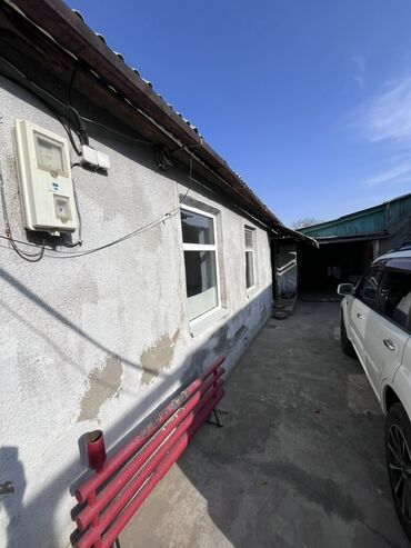 дом такмаке: Времянку сдаем до мая месяц, прихожая и большая комната -