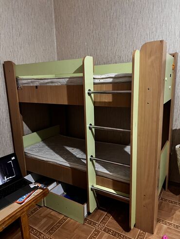 двухъярусная юношеская кровать: Двухъярусная кровать, Для девочки, Для мальчика, Б/у
