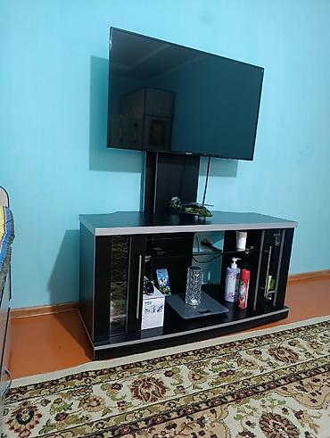 lcd tv: Телевизор с тумбой и стойкой-кронштейном. - Диагональ телевизора — 1