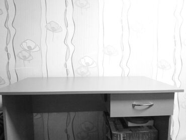 рабочий стол для офиса: Компьютерный Стол, цвет - Серый, Б/у