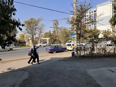 сдаются квартира долгосрочное: Сдается помещение на первом этаже с отдельным входом, фасад на