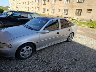 Opel: Opel Vectra: 2001 г., 1.6 л, Механика, Бензин, Хэтчбэк