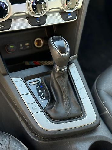 Hyundai: Hyundai Elantra — это стильный и экономичный седан, предлагающий — 7