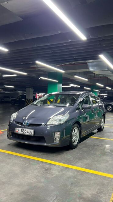 тайота комри: Toyota Prius: 2011 г., 1.8 л, Автомат, Гибрид, Хэтчбэк