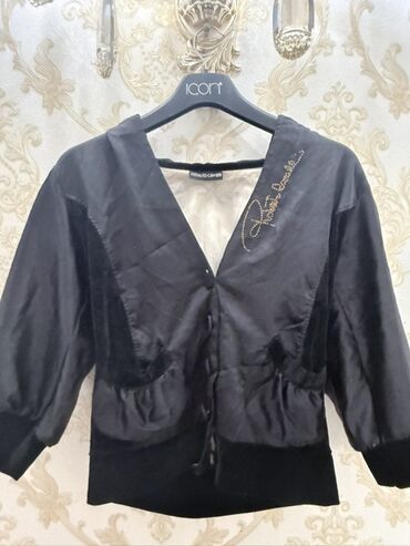 orus koynekler: Roberto Cavalli qadın üst geyimi - Rəng: qara - Material qarışığı