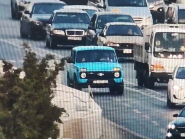 VAZ (LADA): LADA Niva (klassik kuzov) – parlaq mavi rəngdə, şəhər və off-road üçün — 2