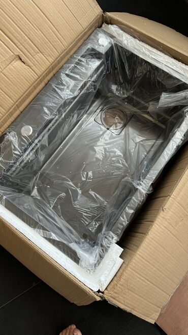 Кухонные мойки: Продается новая мойка! Цена:15000 сом! Качество 100 из 100 Метал — 7