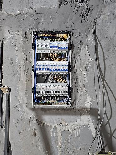 Электрики: Электрик | Демонтаж электроприборов, Монтаж выключателей, Монтаж проводки Больше 6 лет опыта — 5