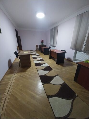 Ofislər: Ofis sahəsi – tam mebellə Təsvir: - Geniş və işıqlı ofis planı: bir — 6