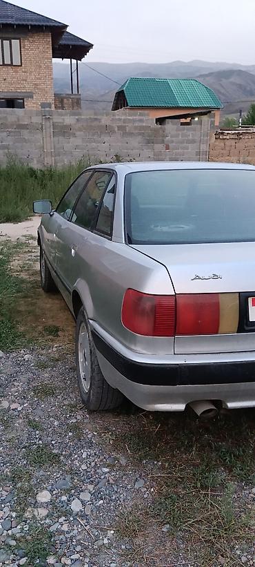 38 бмв: Audi 80: 1993 г., 2 л, Механика, Бензин, Седан — 7